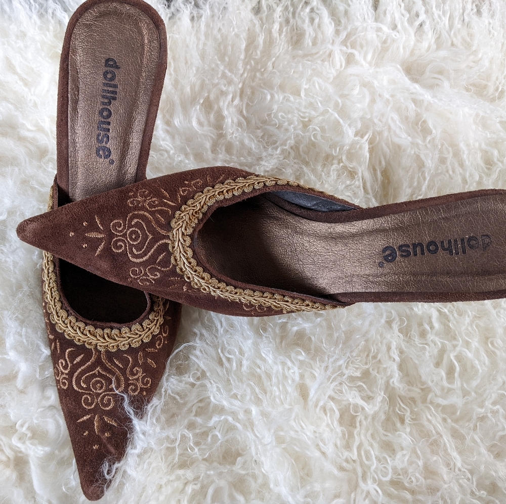 Dollhouse brown embroidered heel. Super cute, super chic